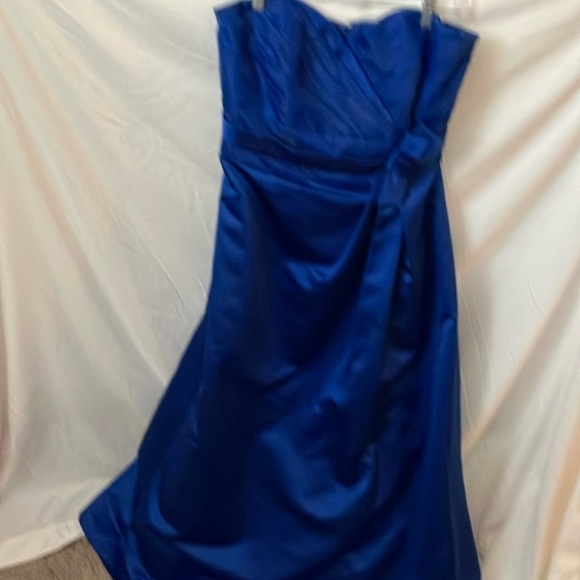 David’s Bridal: Royal Blue Strapless Dress with tulle on bottom- zip back- sz 14 - Picture 1 of 16